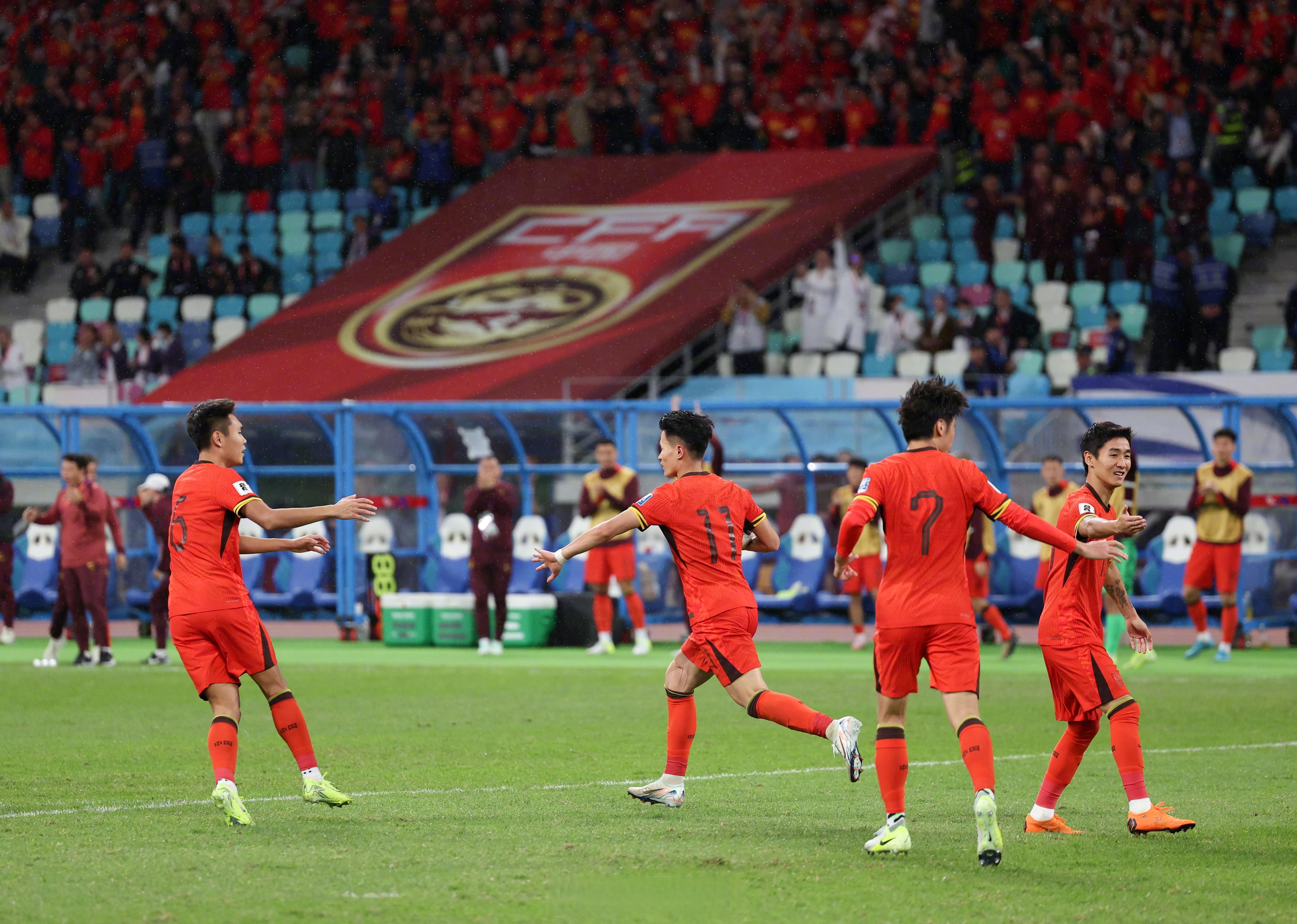 KOK体育-斗志昂扬球队备战，赛场局势激烈(斗志昂扬球队备战,赛场局势激烈怎么形容)