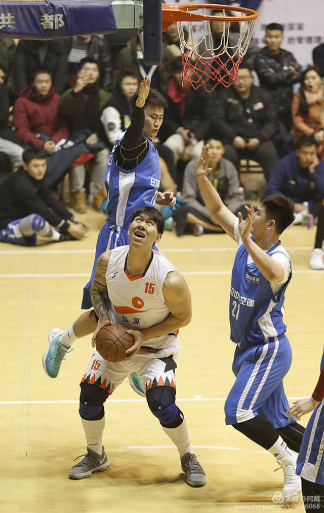 KOK体育-顶尖篮球教练云集研讨会，分享战术心得