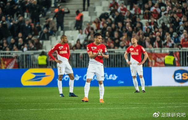 包含摩纳哥击败索肖，冲击法甲联赛冠军位置的词条